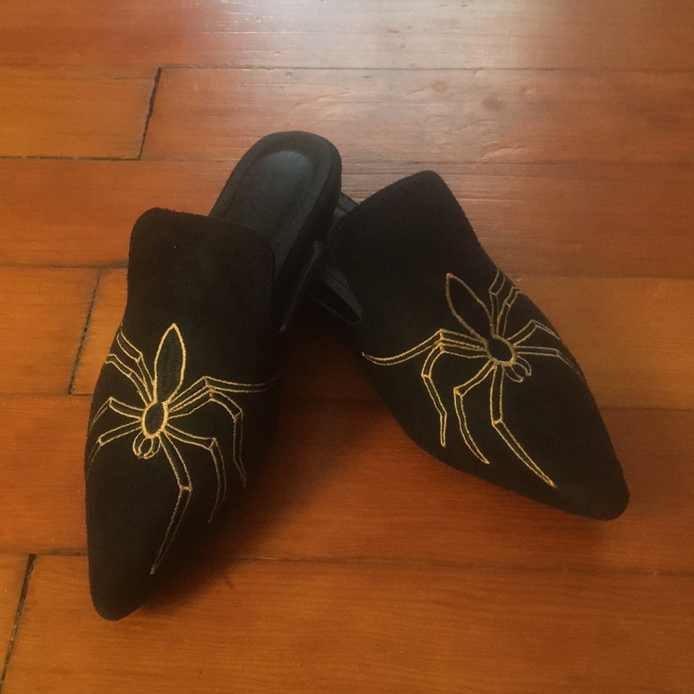 Spider slip ons